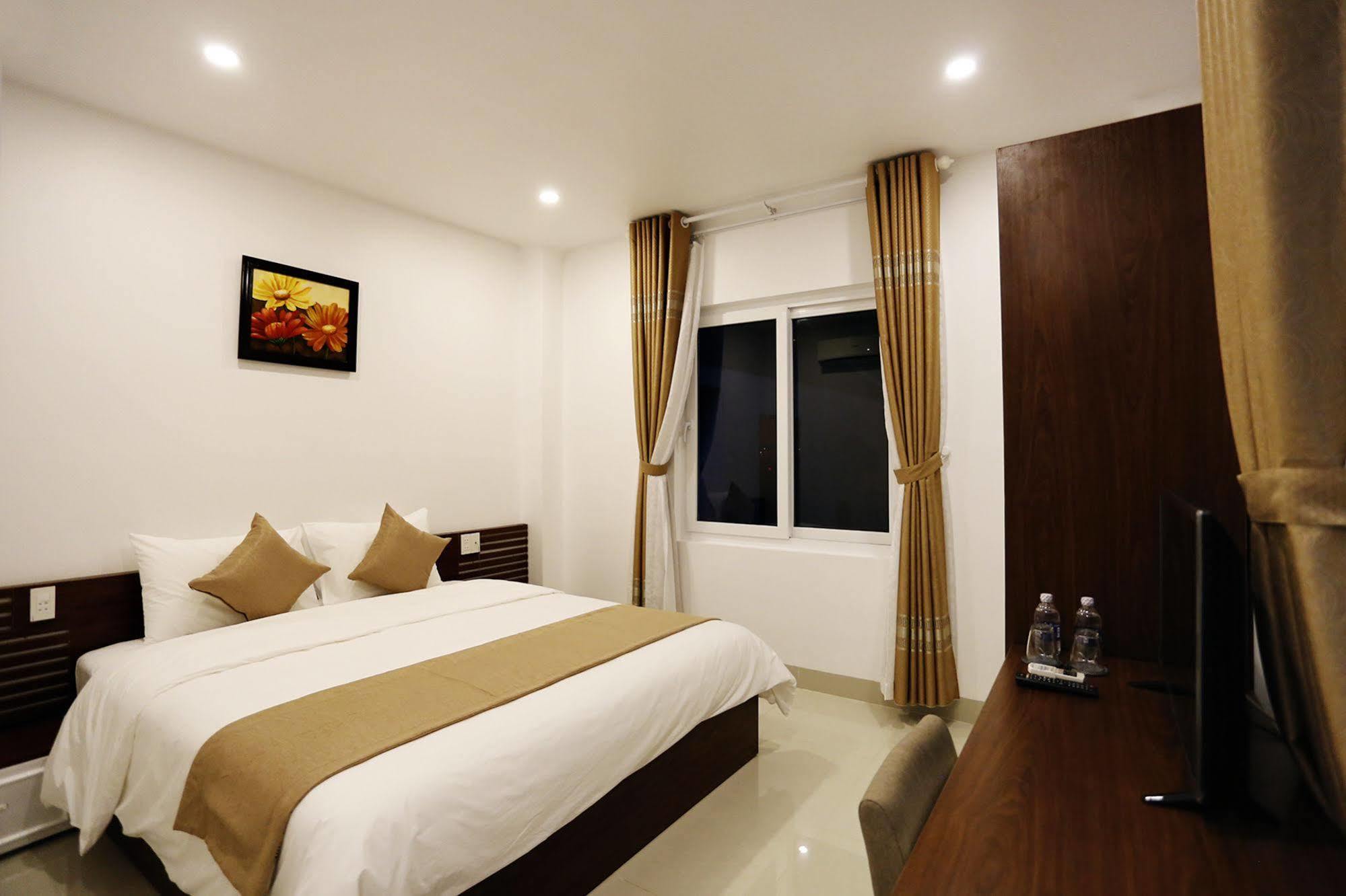 Moon & Sun Hotel Хюэ Экстерьер фото